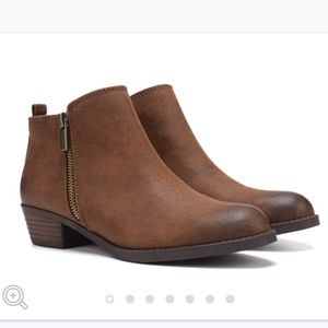 Carlos Santana Zipper Ankle Booties, Brown 7.5